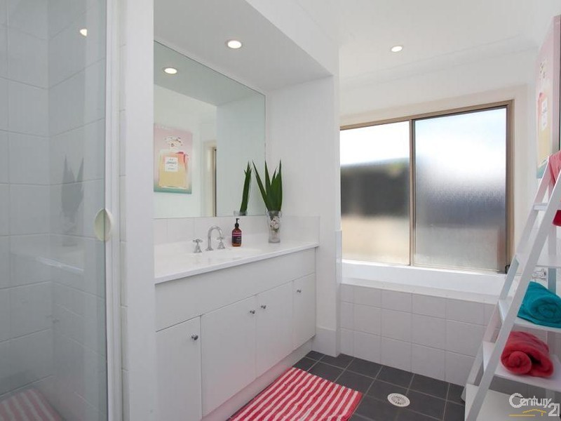 13 Rushland Drive, Fern Bay NSW 2295