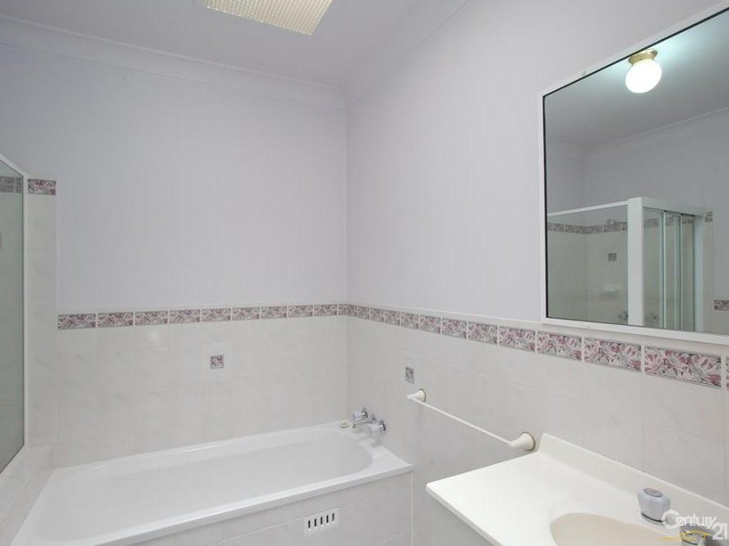 1/4 Chippindall Street, Speers Point NSW 2284