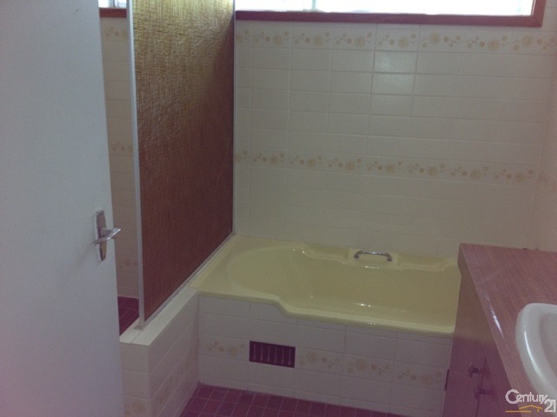 4/4 Clara Street, Belmont South NSW 2280