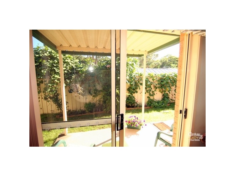 2/8 Sherwood, Arcadia Vale NSW 2283