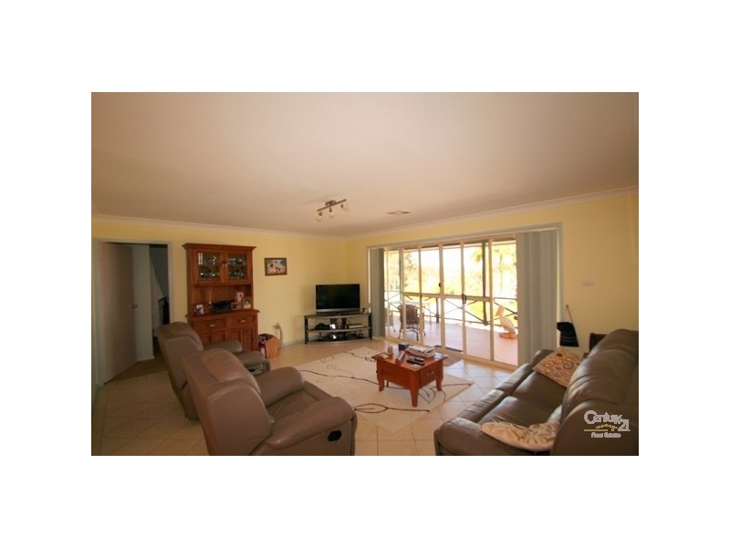28 Somersham Avenue, Fishing Point NSW 2283