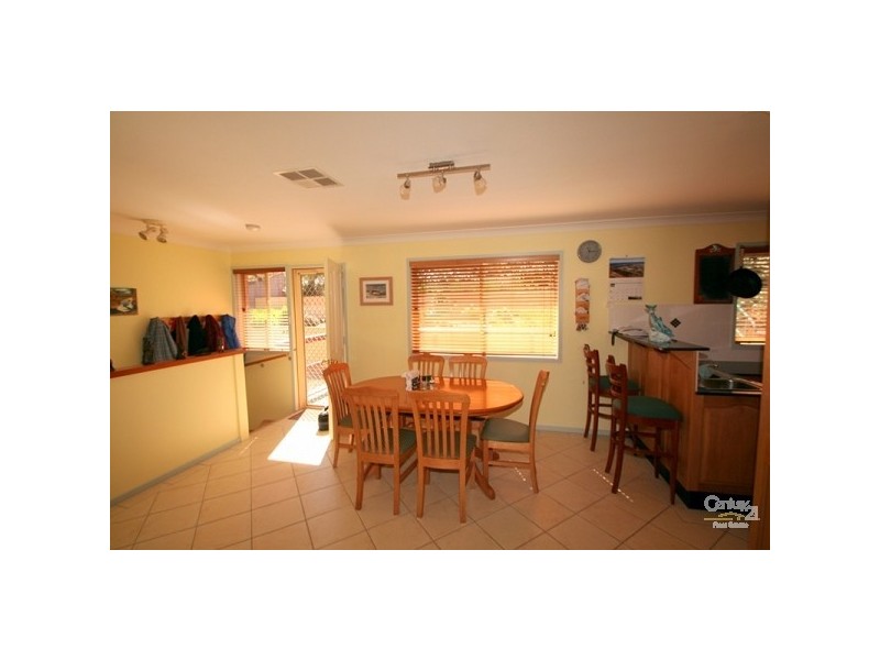 28 Somersham Avenue, Fishing Point NSW 2283