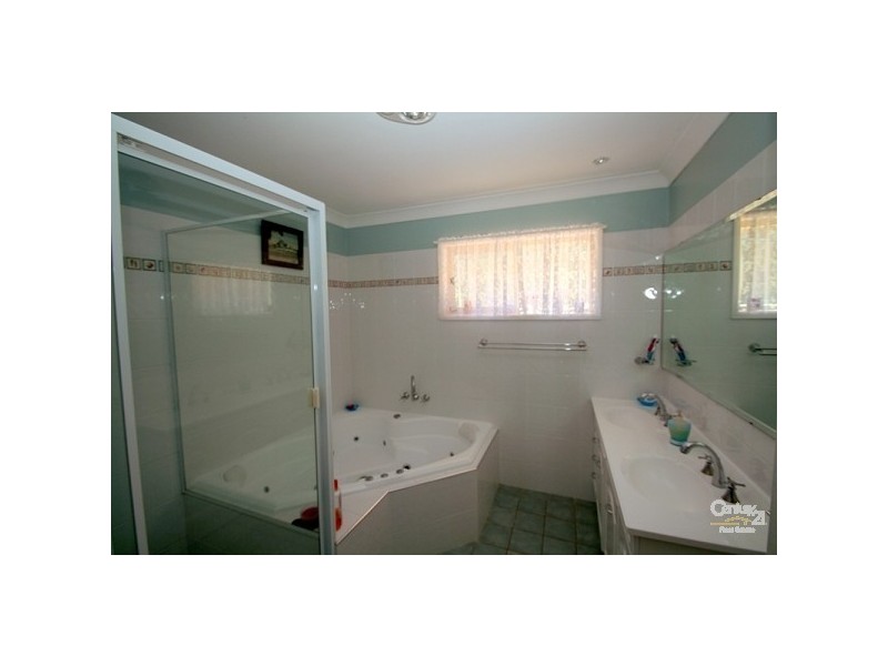 28 Somersham Avenue, Fishing Point NSW 2283