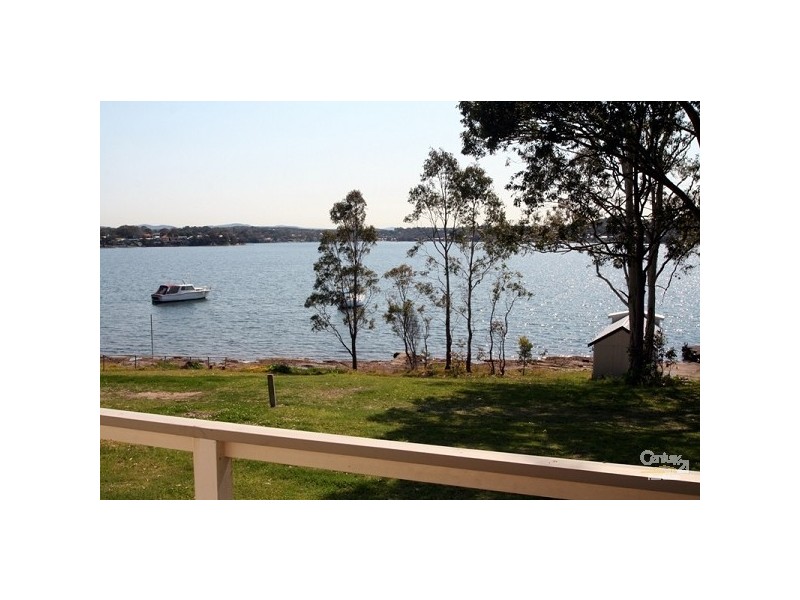 215 Watkins Road, Wangi Wangi NSW 2267