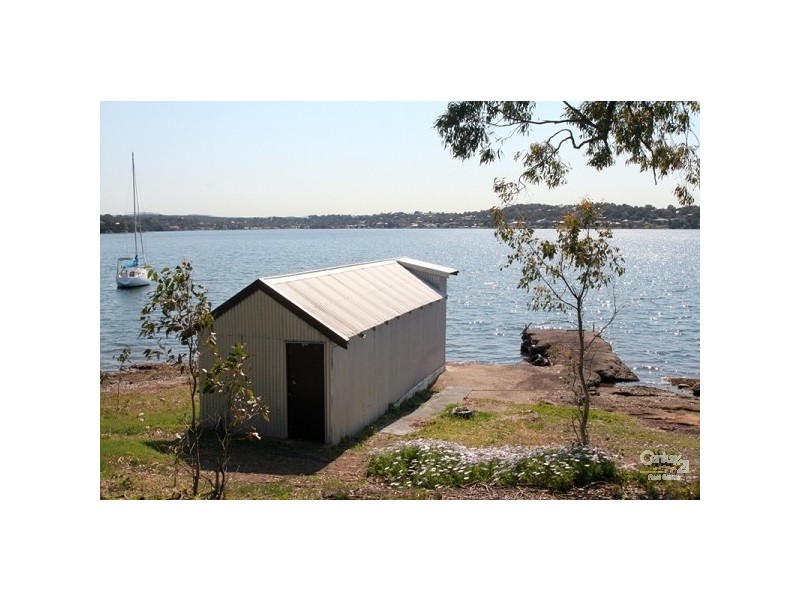215 Watkins Road, Wangi Wangi NSW 2267