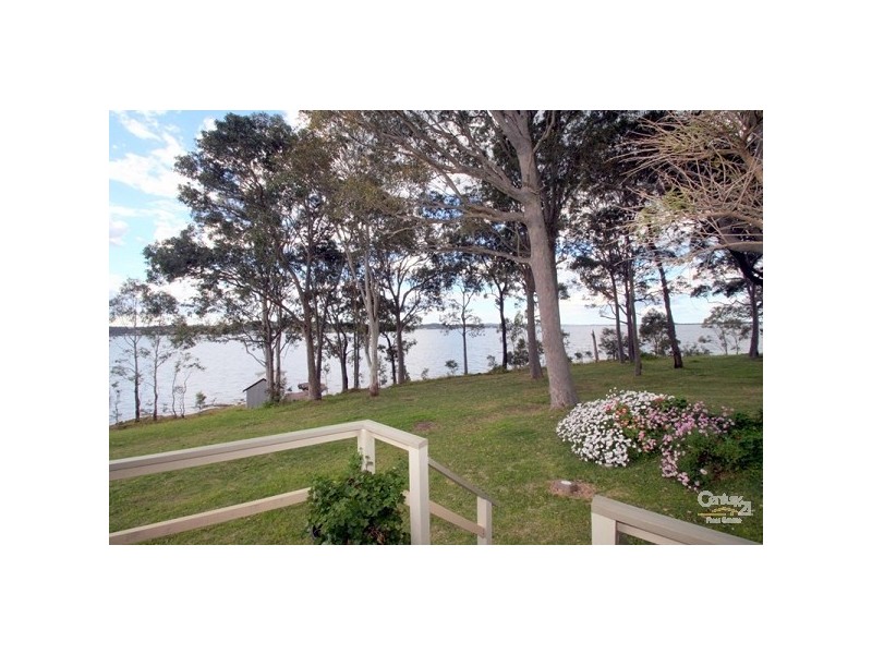 215 Watkins Road, Wangi Wangi NSW 2267