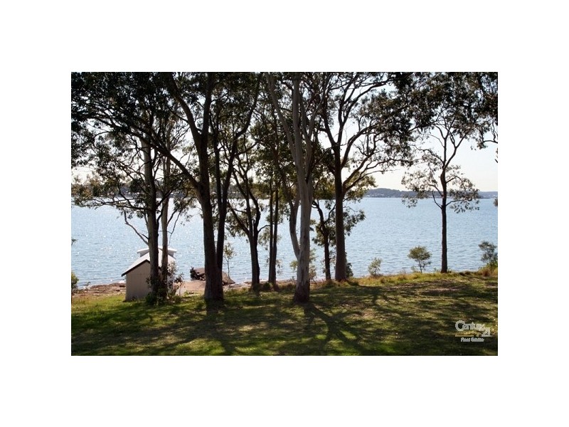 215 Watkins Road, Wangi Wangi NSW 2267