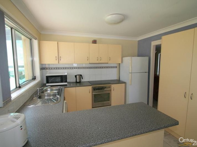 25 Courageous Close, Marmong Point NSW 2284