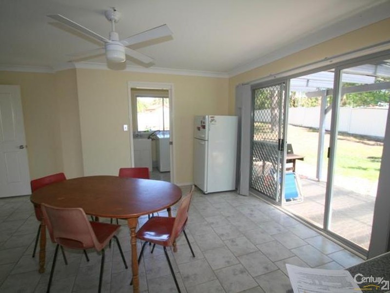 25 Courageous Close, Marmong Point NSW 2284