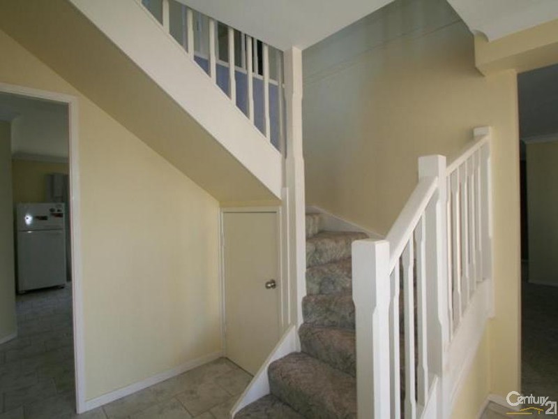 25 Courageous Close, Marmong Point NSW 2284