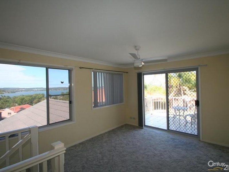 25 Courageous Close, Marmong Point NSW 2284