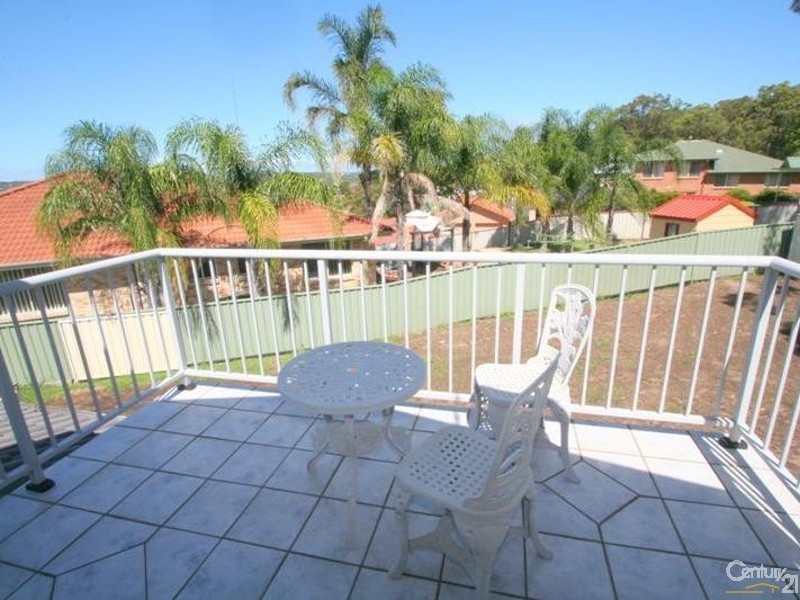 25 Courageous Close, Marmong Point NSW 2284