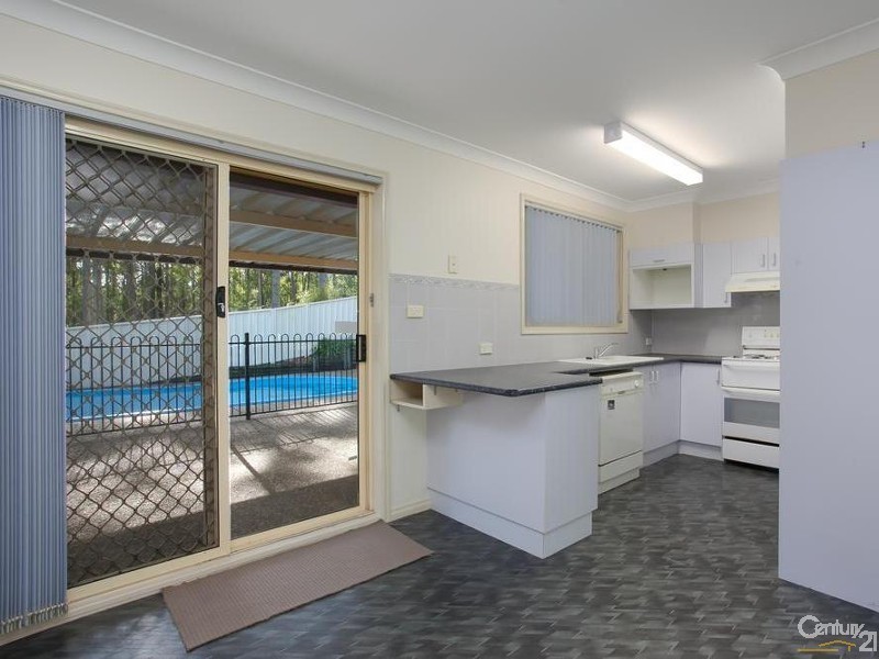 8 Columbia Close, Woodrising NSW 2284