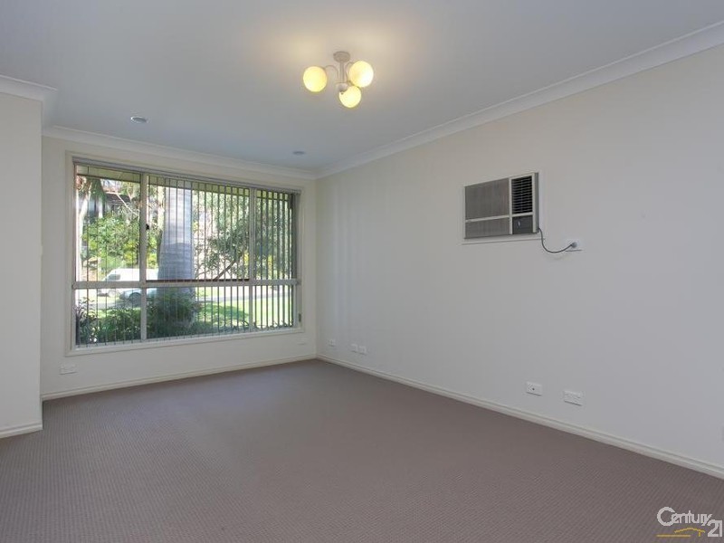 8 Columbia Close, Woodrising NSW 2284