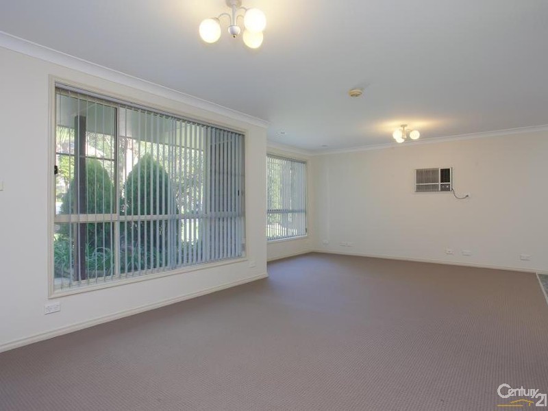 8 Columbia Close, Woodrising NSW 2284