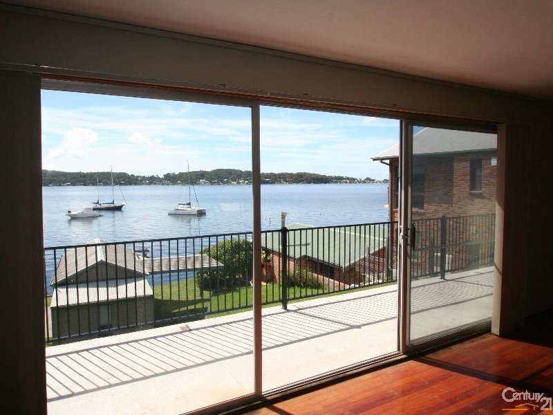 105 Fishing Point Road, Fishing Point NSW 2283