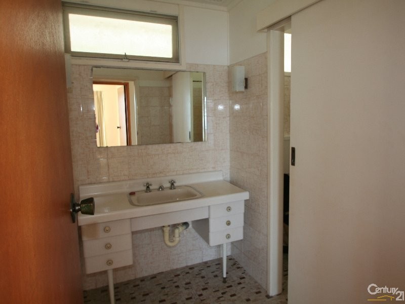 105 Fishing Point Road, Fishing Point NSW 2283