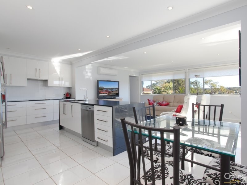42 Alkrington Avenue, Fishing Point NSW 2283