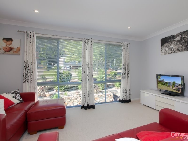 42 Alkrington Avenue, Fishing Point NSW 2283