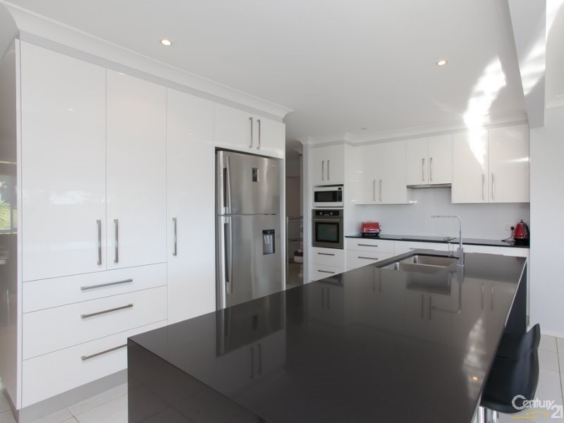 42 Alkrington Avenue, Fishing Point NSW 2283