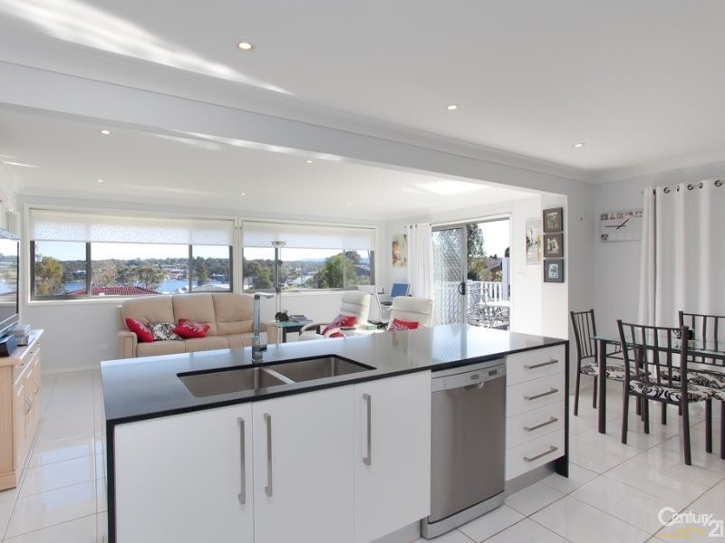 42 Alkrington Avenue, Fishing Point NSW 2283
