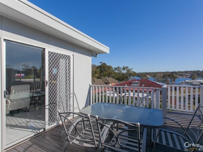 42 Alkrington Avenue, Fishing Point NSW 2283