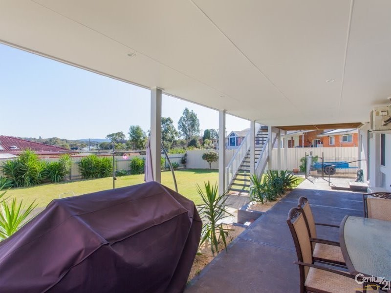 42 Alkrington Avenue, Fishing Point NSW 2283
