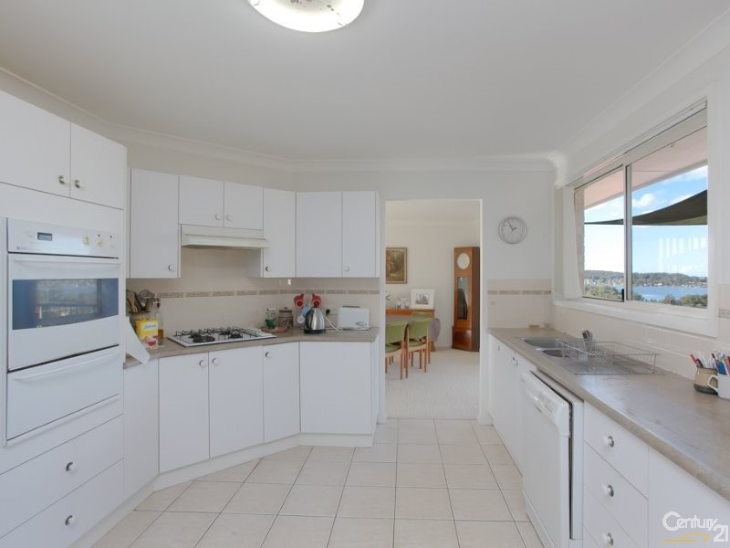 2 Lincoln Close, Rathmines NSW 2283