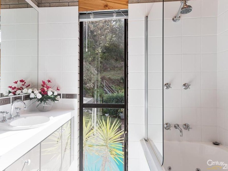 136 Fishing Point Road, Fishing Point NSW 2283