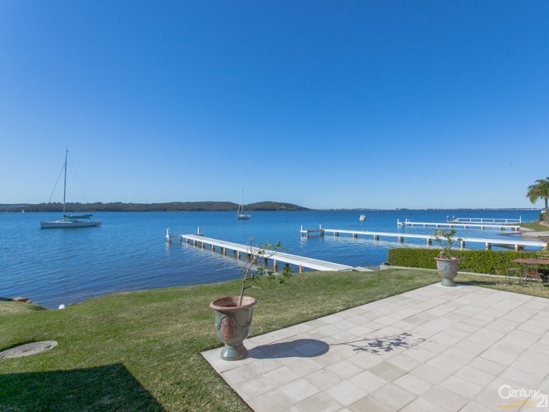33 Excelsior Parade, Carey Bay NSW 2283