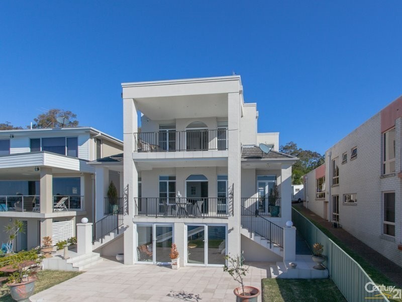 33 Excelsior Parade, Carey Bay NSW 2283