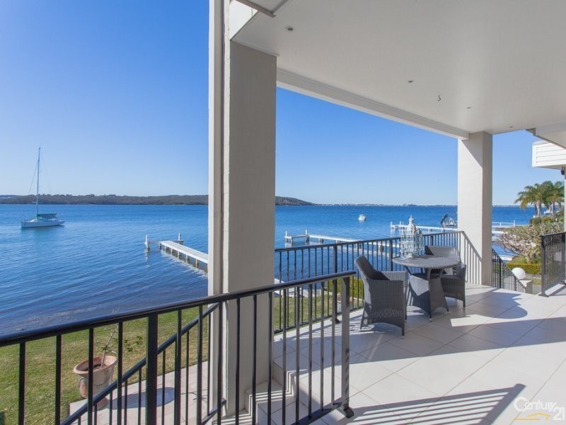 33 Excelsior Parade, Carey Bay NSW 2283