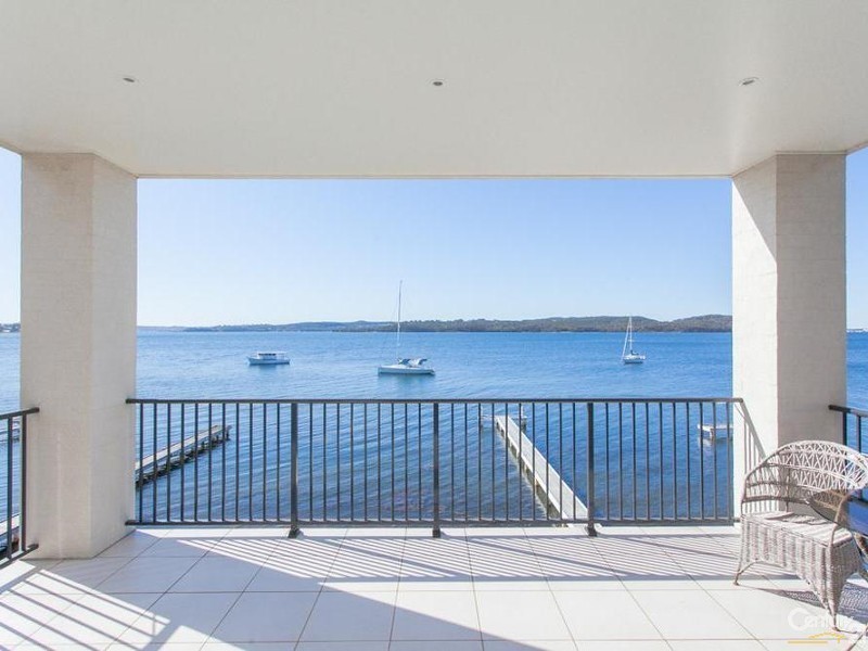 33 Excelsior Parade, Carey Bay NSW 2283