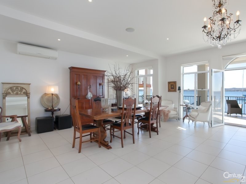 33 Excelsior Parade, Carey Bay NSW 2283