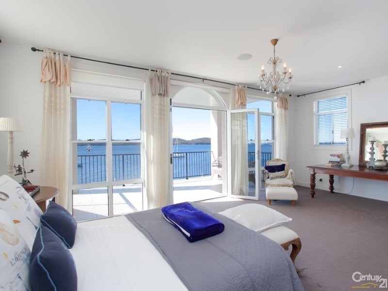 33 Excelsior Parade, Carey Bay NSW 2283