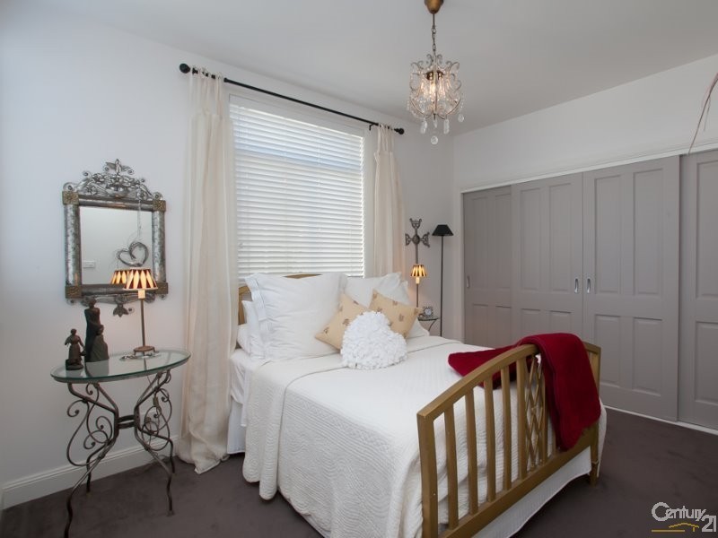 33 Excelsior Parade, Carey Bay NSW 2283