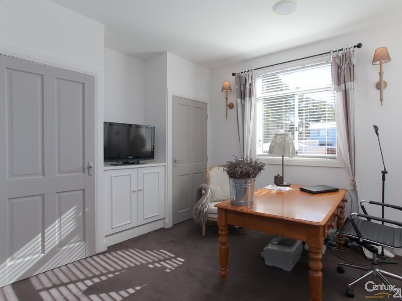 33 Excelsior Parade, Carey Bay NSW 2283