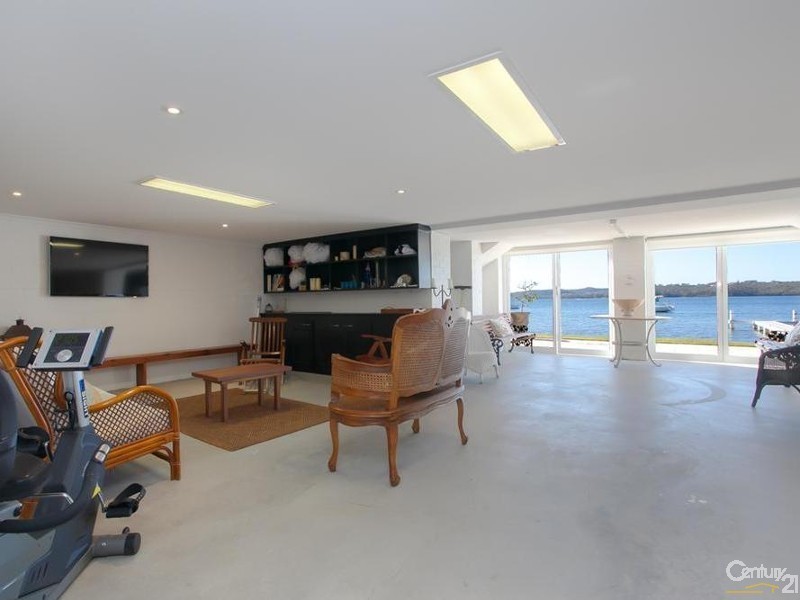 33 Excelsior Parade, Carey Bay NSW 2283