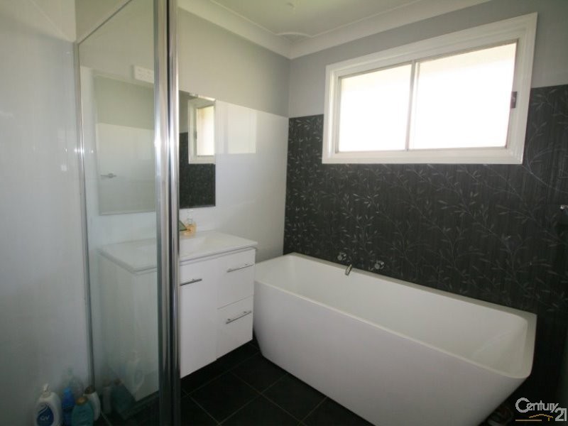 16 Alkrington Avenue, Fishing Point NSW 2283