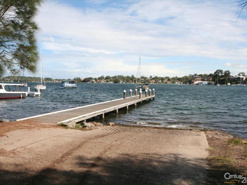 16 Alkrington Avenue, Fishing Point NSW 2283