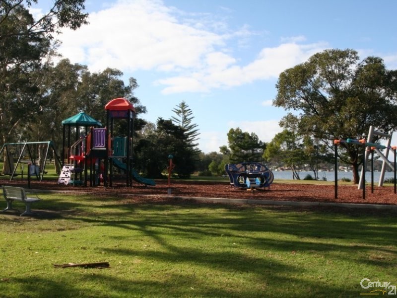 16 Hillcrest Avenue, Rathmines NSW 2283