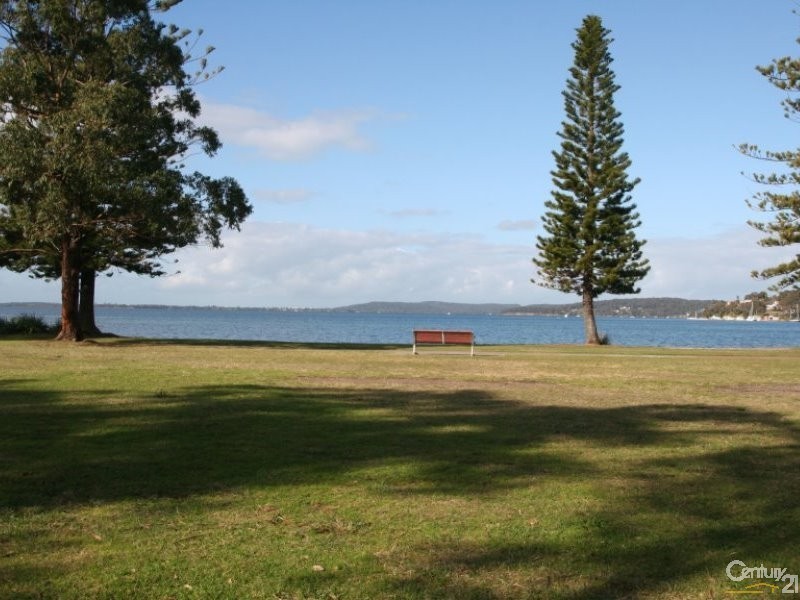 16 Hillcrest Avenue, Rathmines NSW 2283