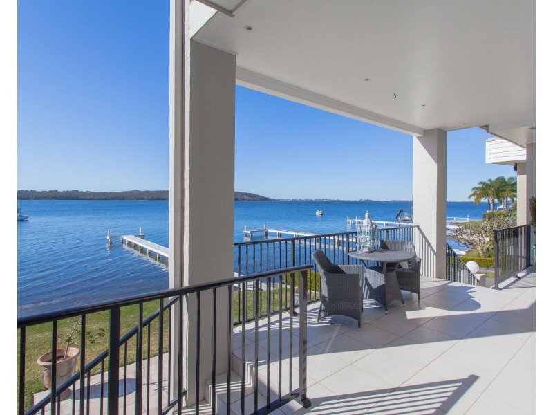 33 Excelsior Parade, Carey Bay NSW 2283