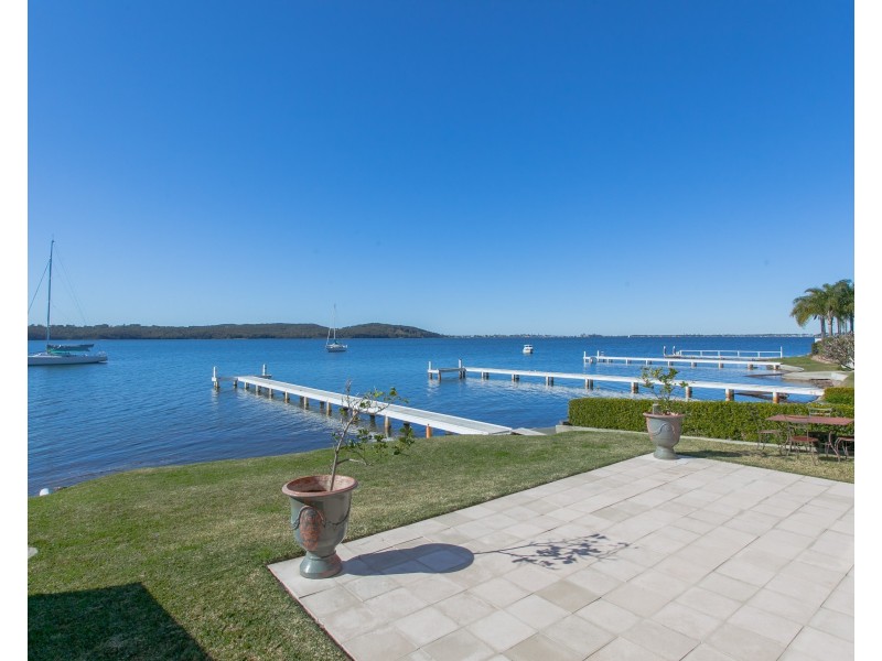 33 Excelsior Parade, Carey Bay NSW 2283