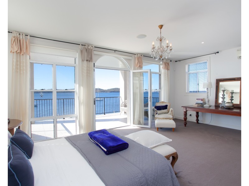 33 Excelsior Parade, Carey Bay NSW 2283