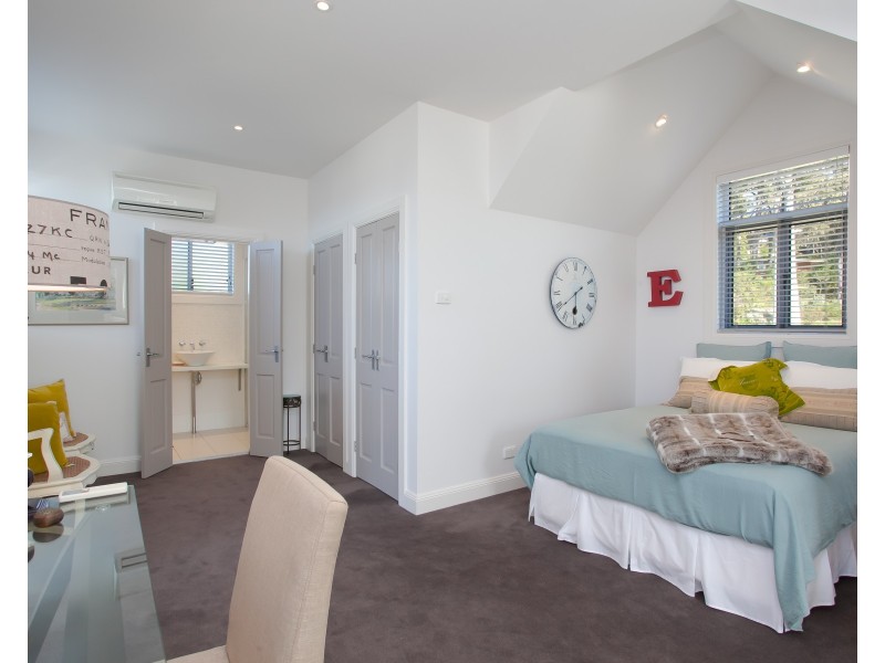 33 Excelsior Parade, Carey Bay NSW 2283