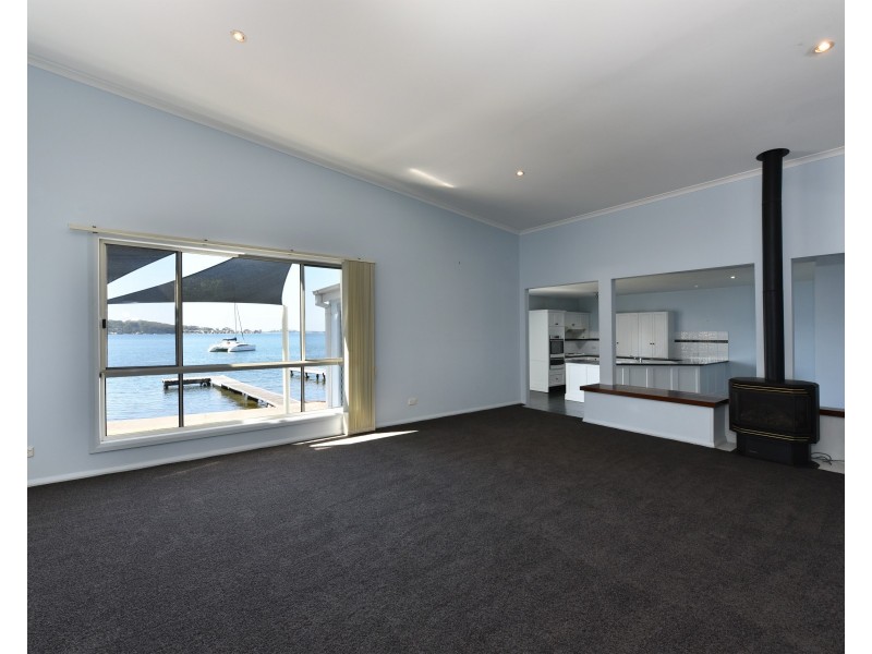 95 Fishing Point Road, Fishing Point NSW 2283