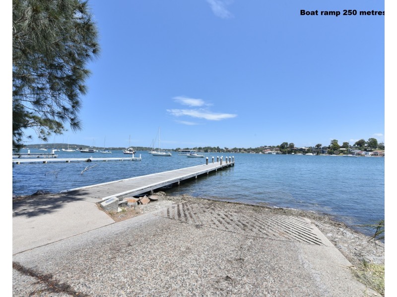 91 Sealand Road, Fishing Point NSW 2283