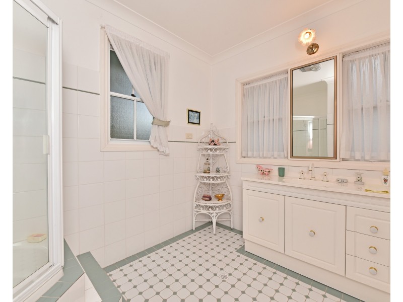 28 Excelsior Parade, Carey Bay NSW 2283