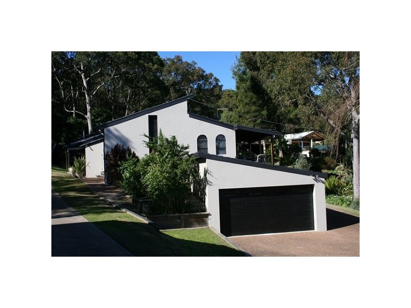 106 Coal Point Road, Coal Point NSW 2283